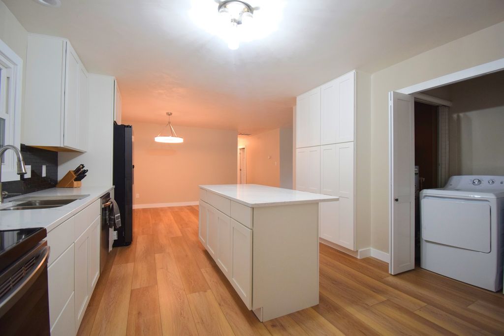 Image 16 of property listing at 4 Webster Hill Estates, Mt Vernon, IL 62864