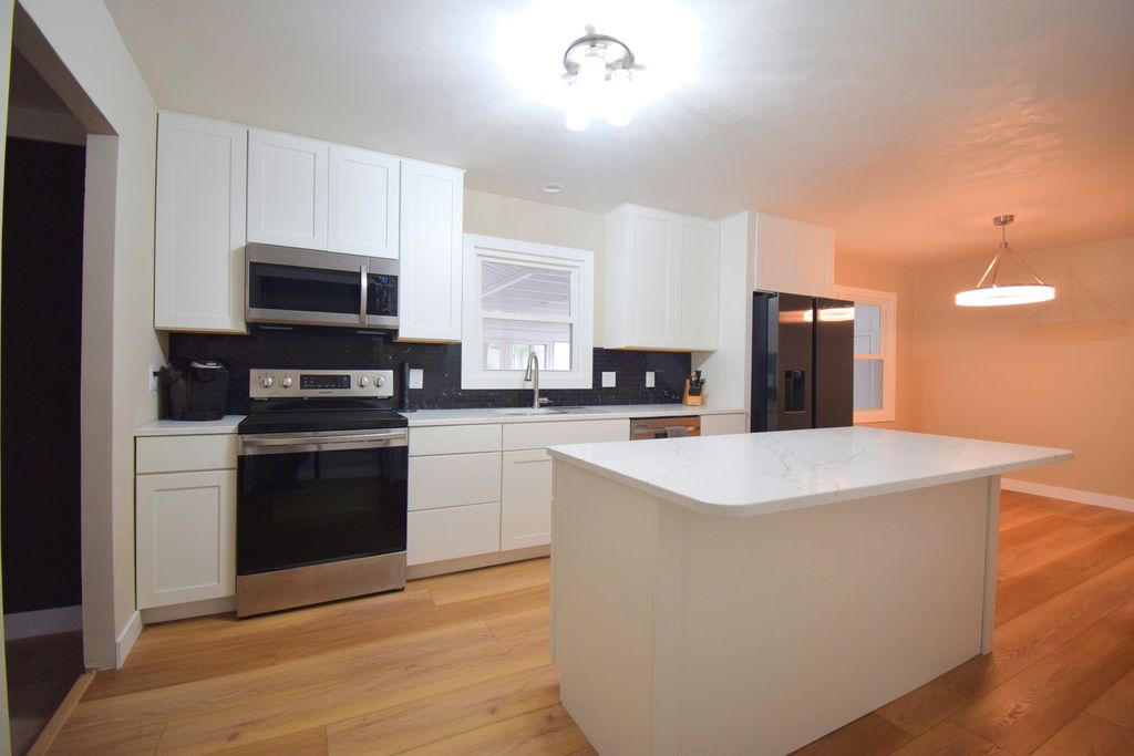 Image 17 of property listing at 4 Webster Hill Estates, Mt Vernon, IL 62864