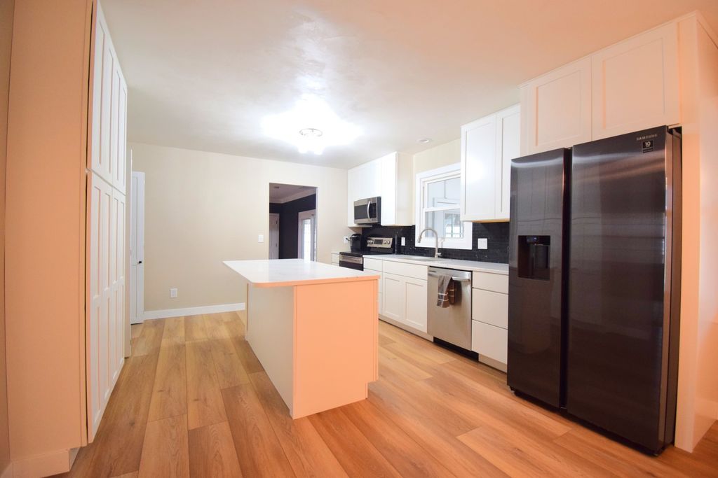 Image 18 of property listing at 4 Webster Hill Estates, Mt Vernon, IL 62864