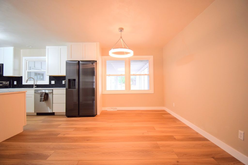 Image 19 of property listing at 4 Webster Hill Estates, Mt Vernon, IL 62864