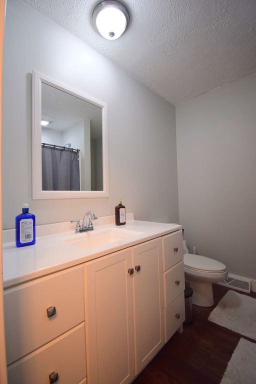 Image 20 of property listing at 4 Webster Hill Estates, Mt Vernon, IL 62864