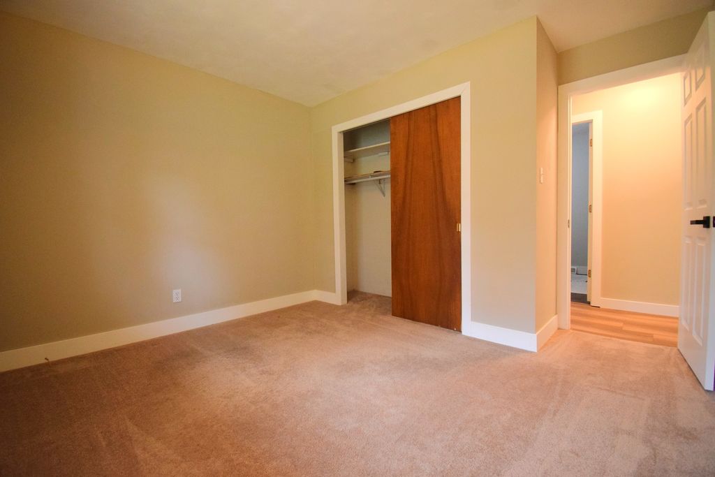 Image 23 of property listing at 4 Webster Hill Estates, Mt Vernon, IL 62864