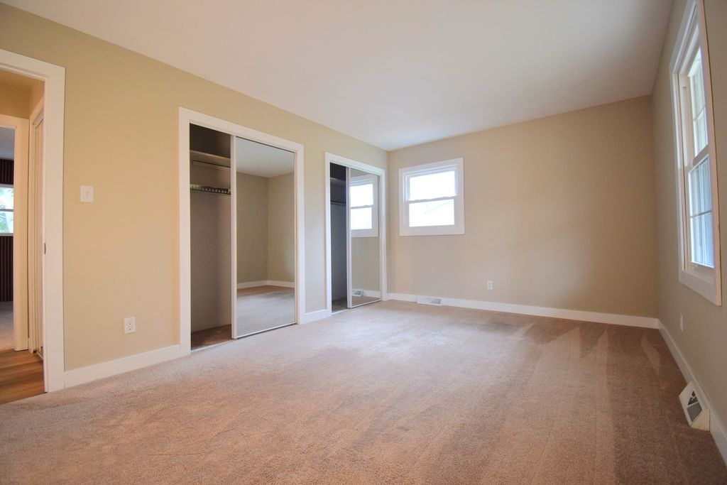 Image 25 of property listing at 4 Webster Hill Estates, Mt Vernon, IL 62864