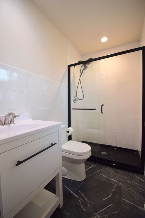 Image 28 of property listing at 4 Webster Hill Estates, Mt Vernon, IL 62864