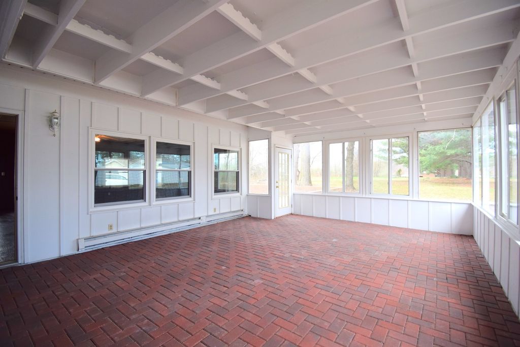 Image 31 of property listing at 4 Webster Hill Estates, Mt Vernon, IL 62864