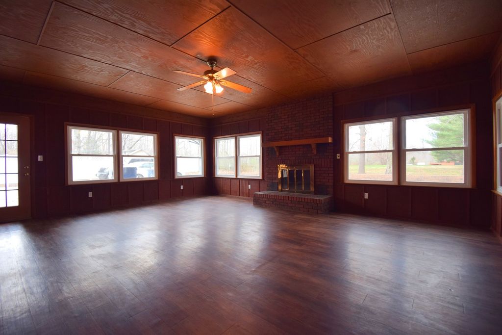 Image 32 of property listing at 4 Webster Hill Estates, Mt Vernon, IL 62864