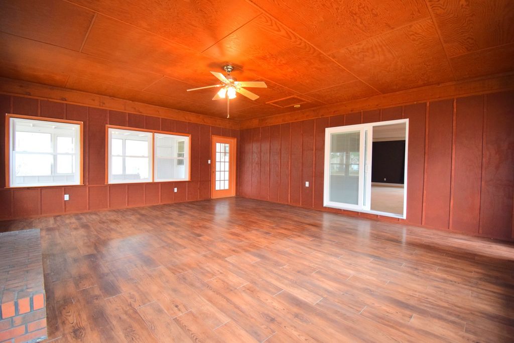 Image 33 of property listing at 4 Webster Hill Estates, Mt Vernon, IL 62864