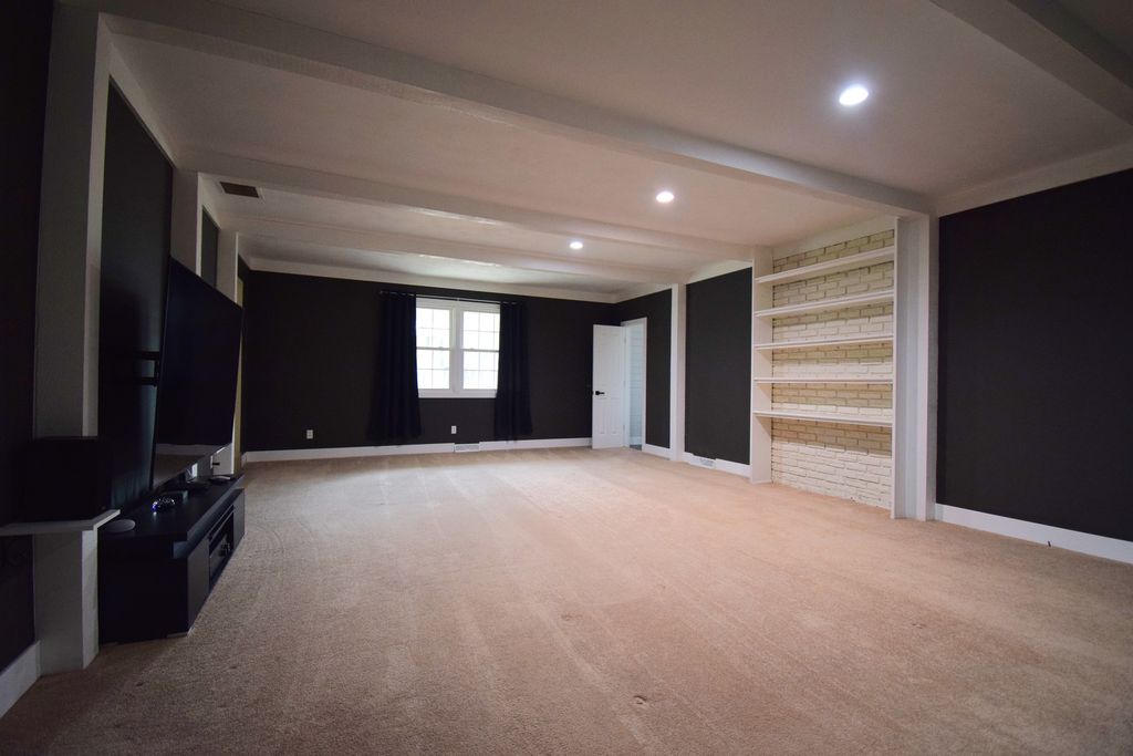 Image 8 of property listing at 4 Webster Hill Estates, Mt Vernon, IL 62864