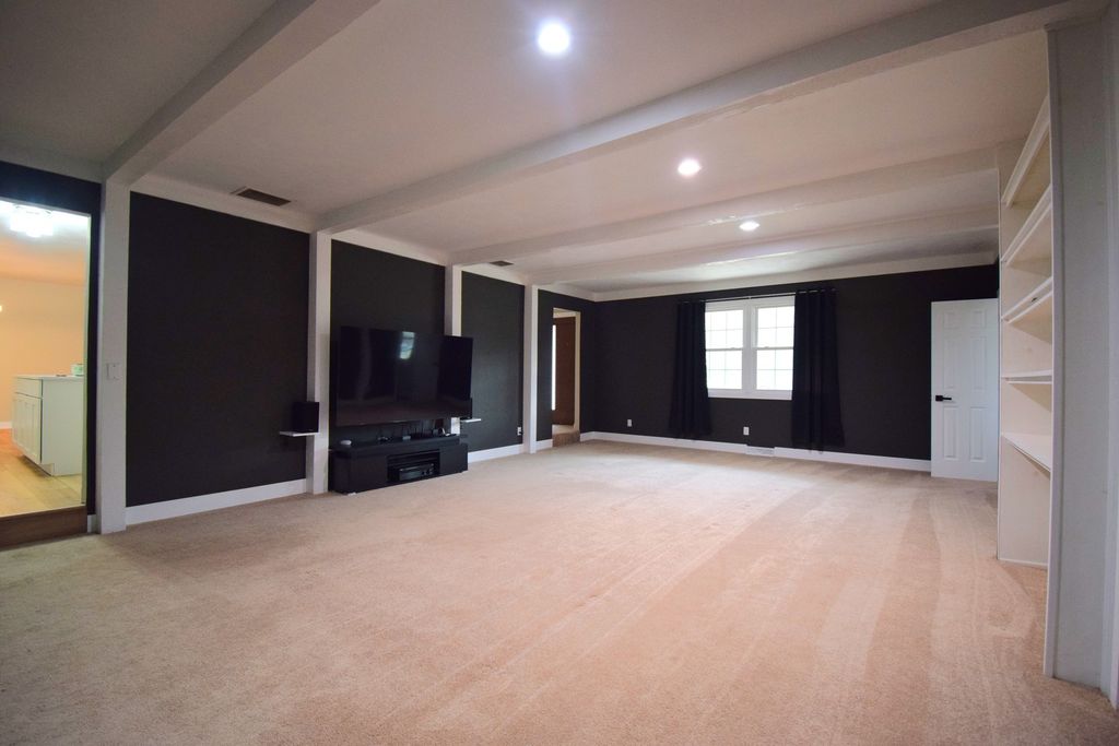 Image 9 of property listing at 4 Webster Hill Estates, Mt Vernon, IL 62864