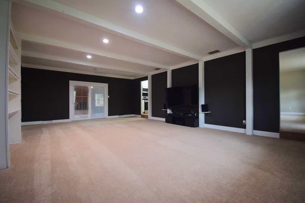 Image 10 of property listing at 4 Webster Hill Estates, Mt Vernon, IL 62864