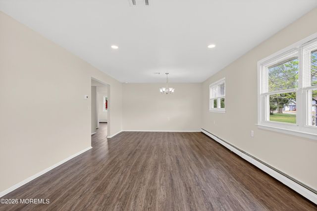 7 Bonasse Street, Toms River, NJ 08757