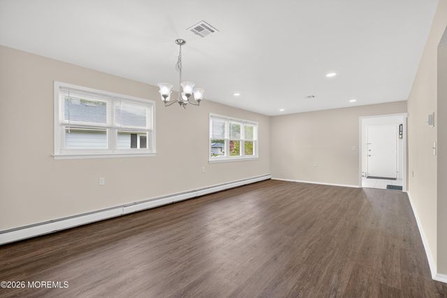 7 Bonasse Street, Toms River, NJ 08757