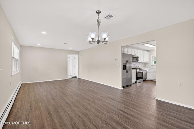 7 Bonasse Street, Toms River, NJ 08757