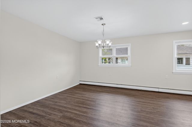 7 Bonasse Street, Toms River, NJ 08757