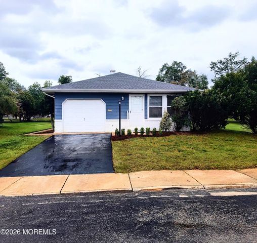 7 Bonasse Street, Toms River, NJ 08757