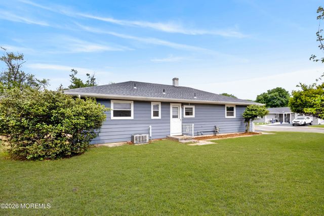 7 Bonasse Street, Toms River, NJ 08757