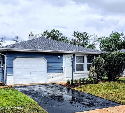 7 Bonasse Street, Toms River, NJ 08757