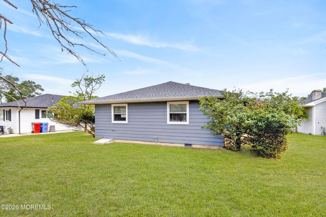 7 Bonasse Street, Toms River, NJ 08757