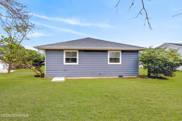 7 Bonasse Street, Toms River, NJ 08757