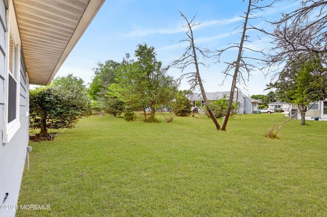7 Bonasse Street, Toms River, NJ 08757