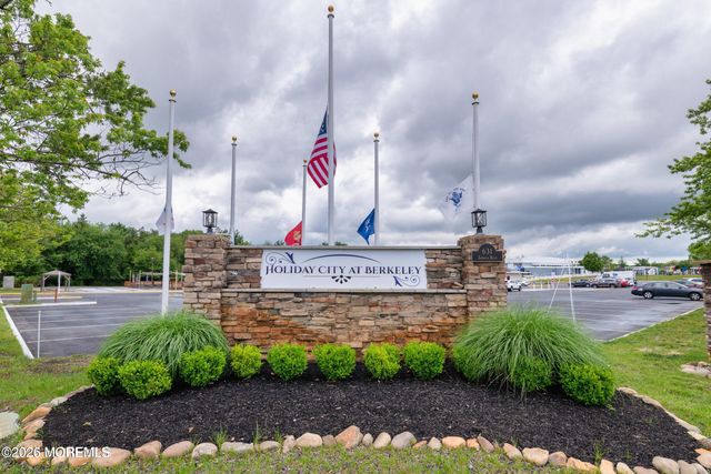 7 Bonasse Street, Toms River, NJ 08757