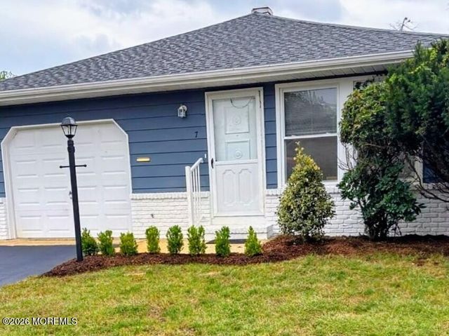 7 Bonasse Street, Toms River, NJ 08757