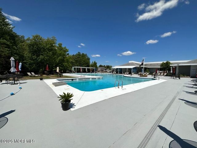 7 Bonasse Street, Toms River, NJ 08757