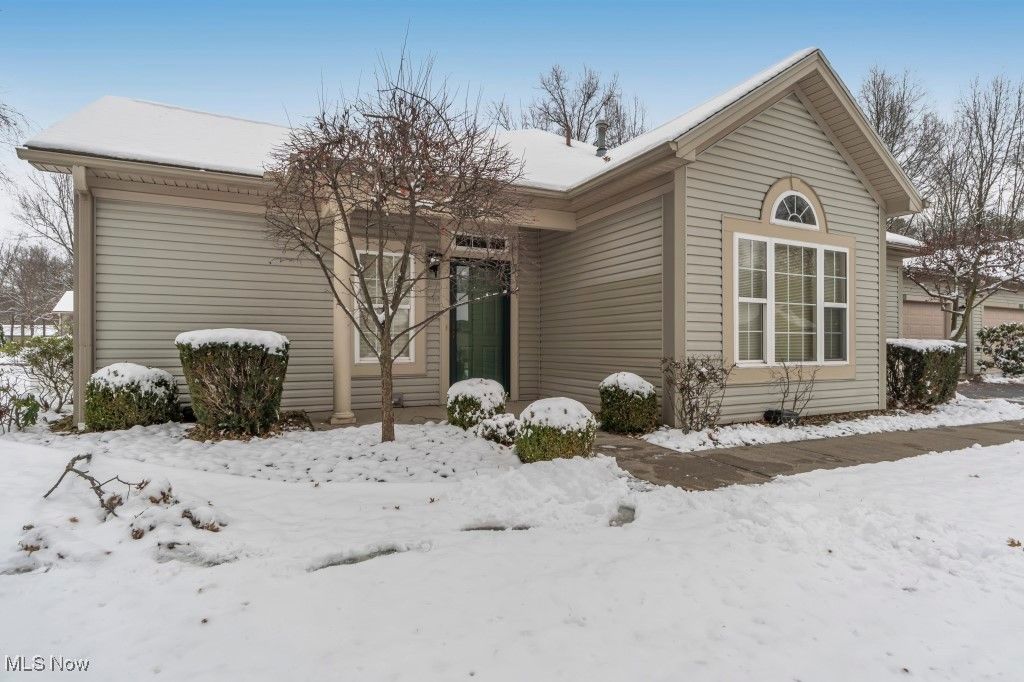 11 Hunters Woods Boulevard D, Canfield, OH 44406