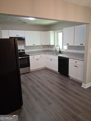 8229 Queens Drive, Jonesboro, GA 30238