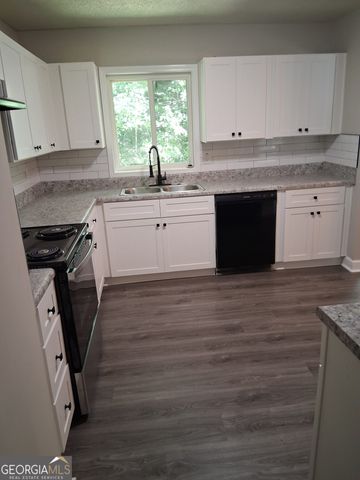 8229 Queens Drive, Jonesboro, GA 30238