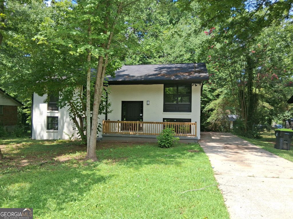 8229 Queens Drive, Jonesboro, GA 30238