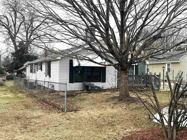 2006 North Street, Beloit, WI 53511