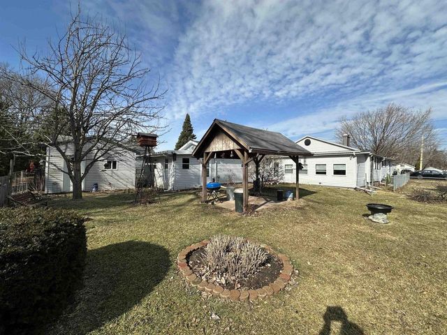 2006 North Street, Beloit, WI 53511
