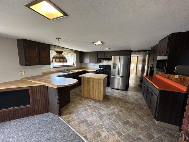 2006 North Street, Beloit, WI 53511