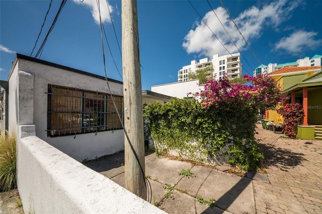 411 BURNS COURT, Sarasota, FL 34236