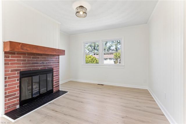 1314 Saxton DR, Hampton, VA 23669