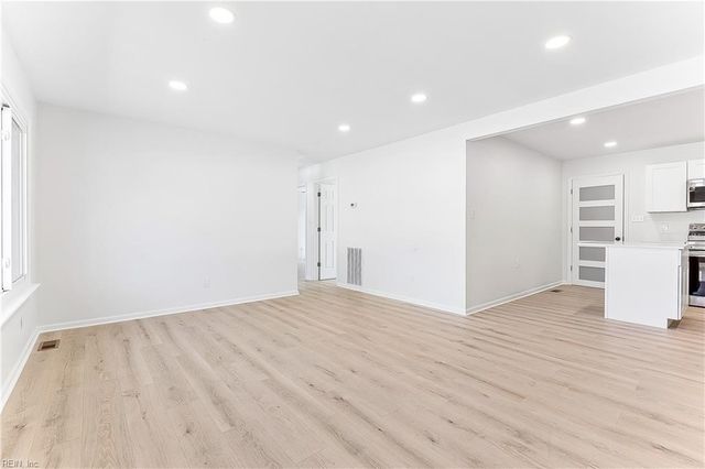 1314 Saxton DR, Hampton, VA 23669