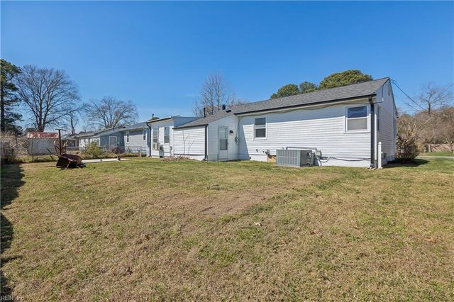 1314 Saxton DR, Hampton, VA 23669