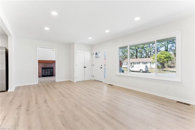 1314 Saxton DR, Hampton, VA 23669