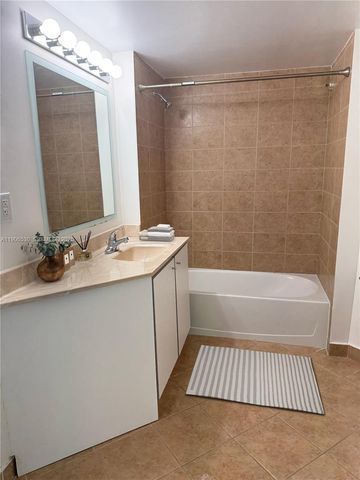 9055 SW 73rd Ct 907, Miami, FL 33156