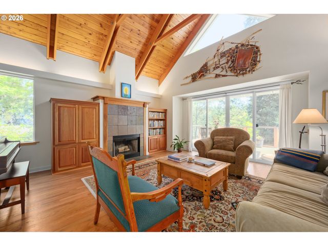 2985 ADAMS St, Eugene, OR 97405