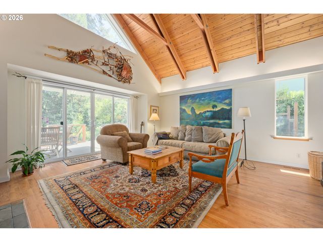 2985 ADAMS St, Eugene, OR 97405