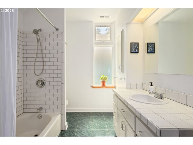 2985 ADAMS St, Eugene, OR 97405