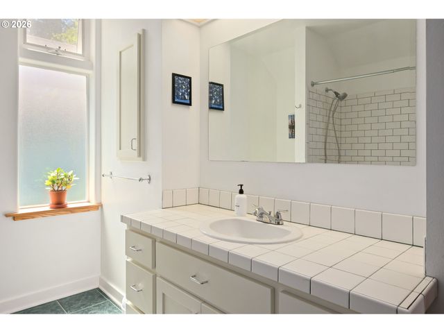 2985 ADAMS St, Eugene, OR 97405