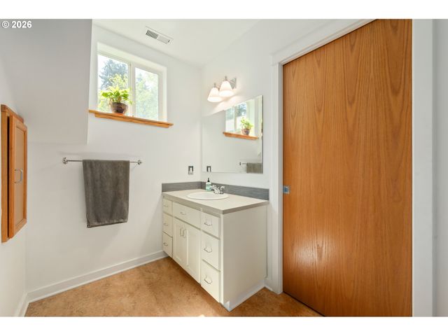 2985 ADAMS St, Eugene, OR 97405