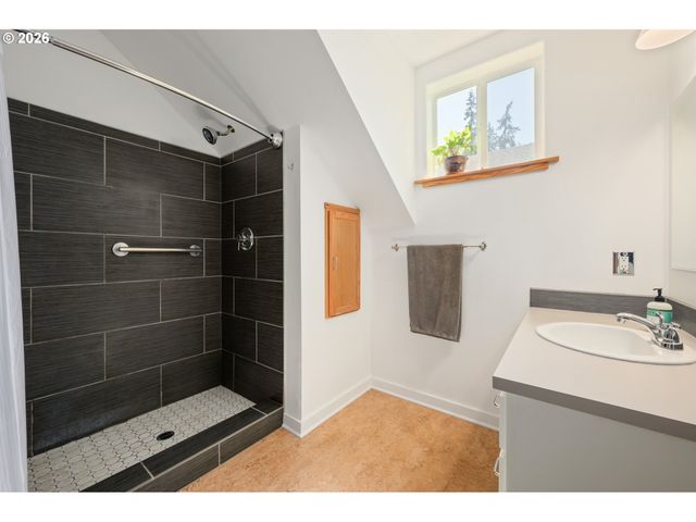 2985 ADAMS St, Eugene, OR 97405