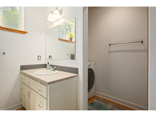 2985 ADAMS St, Eugene, OR 97405