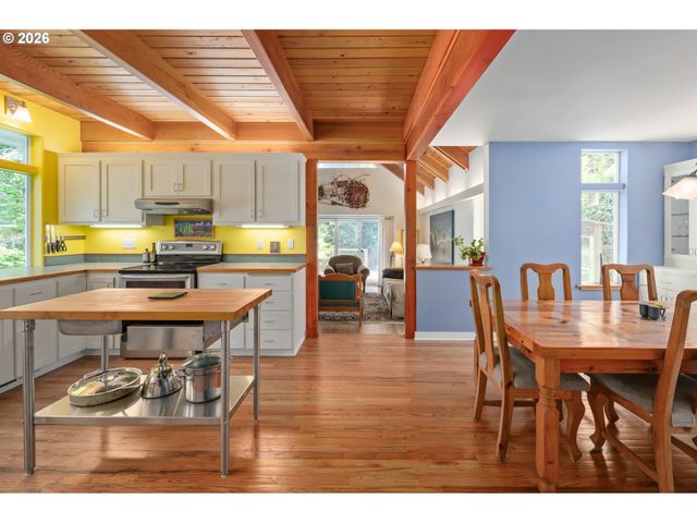 2985 ADAMS St, Eugene, OR 97405