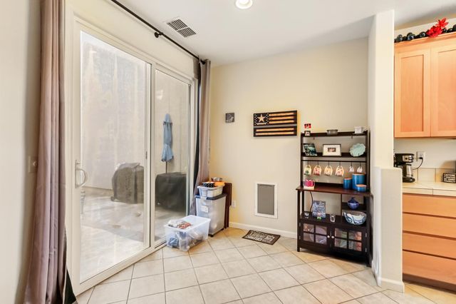 11069 International Dr, Rancho Cordova, CA 95670