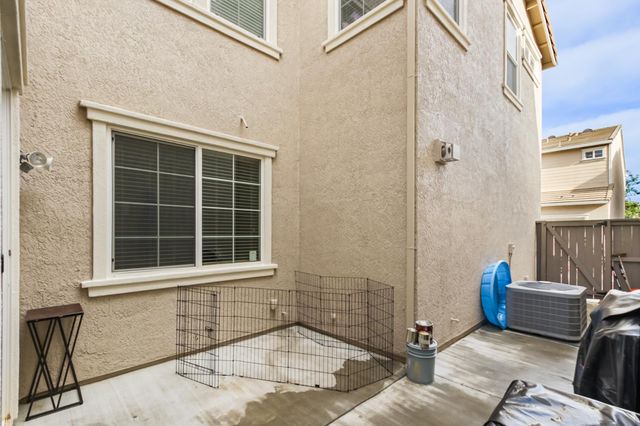 11069 International Dr, Rancho Cordova, CA 95670